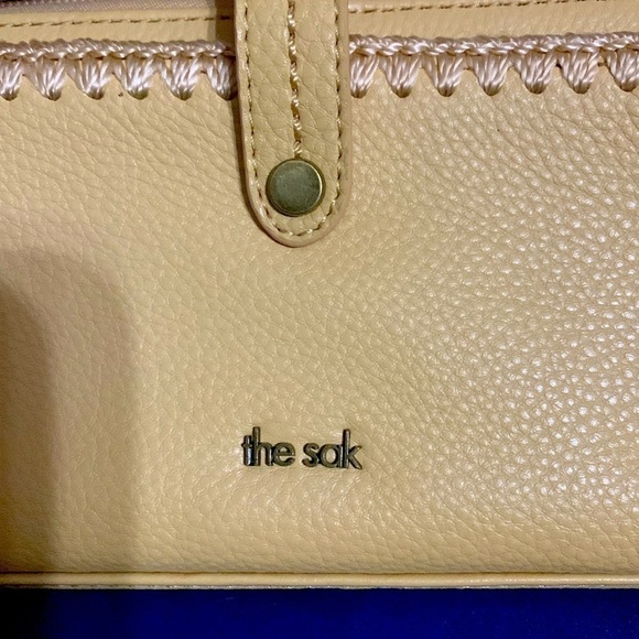 Beautiful wristlet clutch or Crossbody bag - Picture 2 of 6